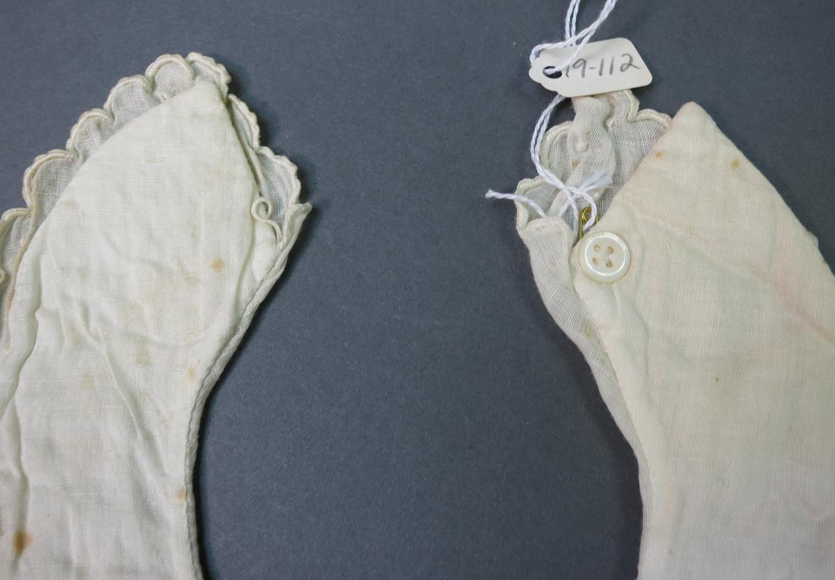 1994.0107.109 Collar, Button