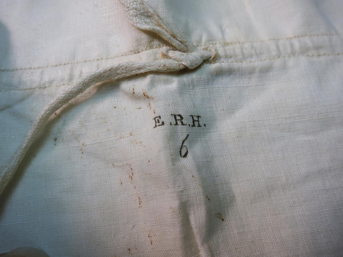 1994.0107.114 Shift, Drawstring