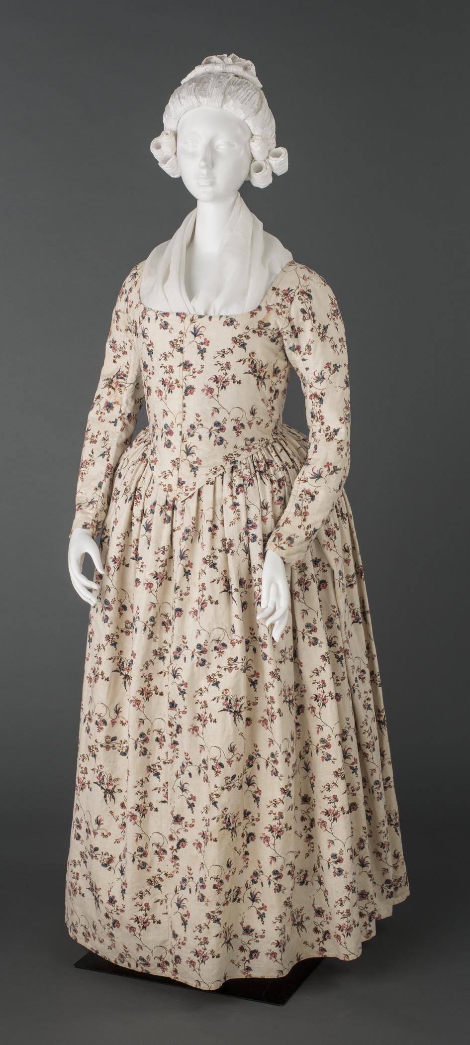 1994.0108 Dress, on mannequin, view 2