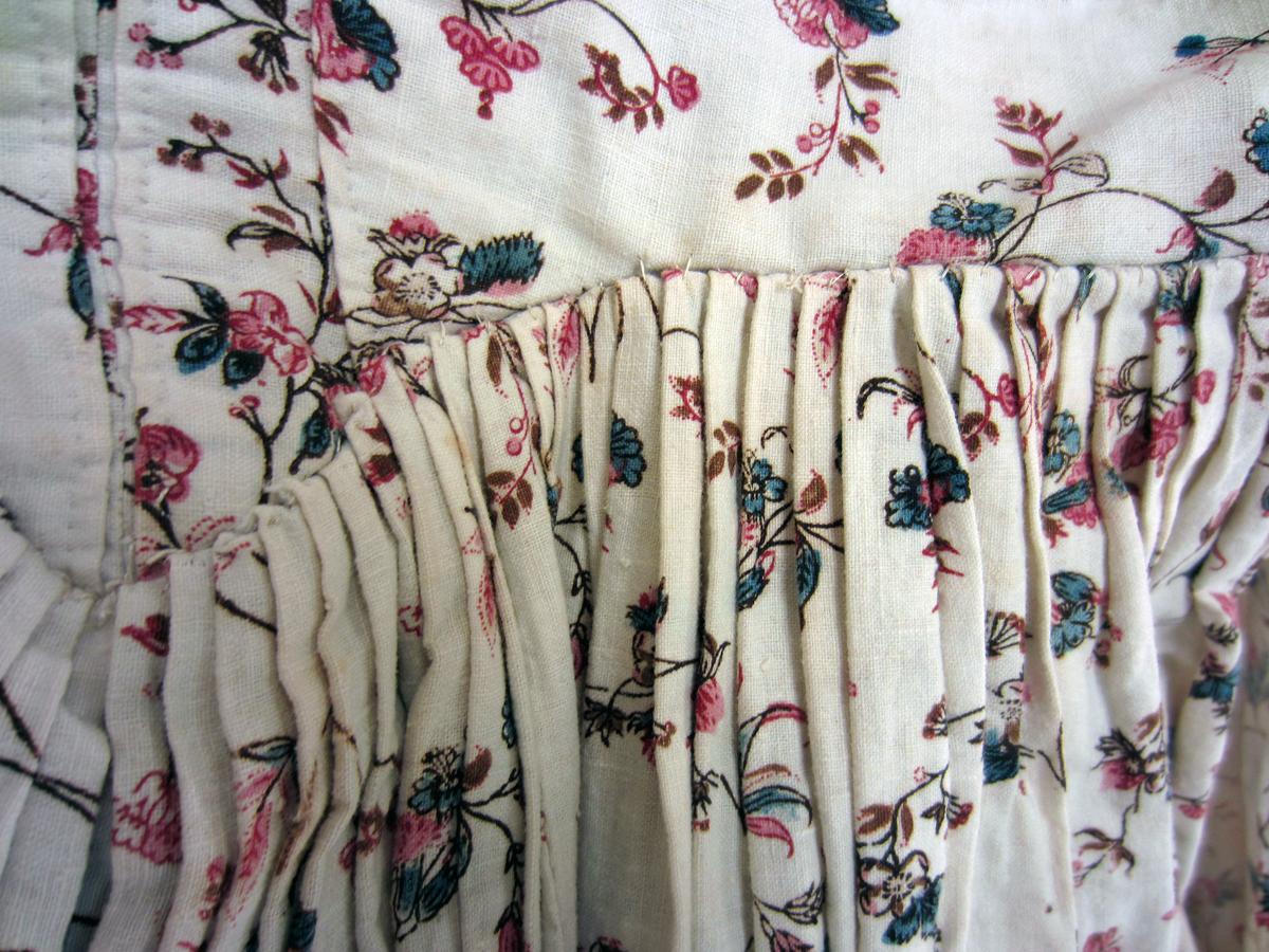 1994.0108 Dress, Pleats