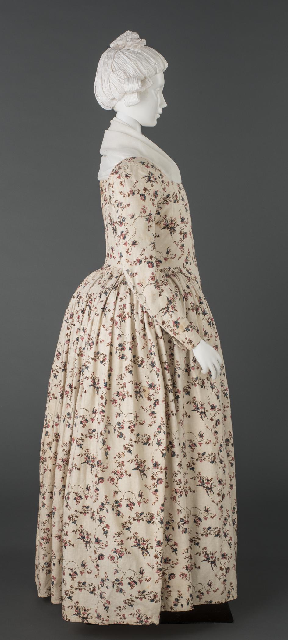 1994.0108 Dress, on mannequin, view 3