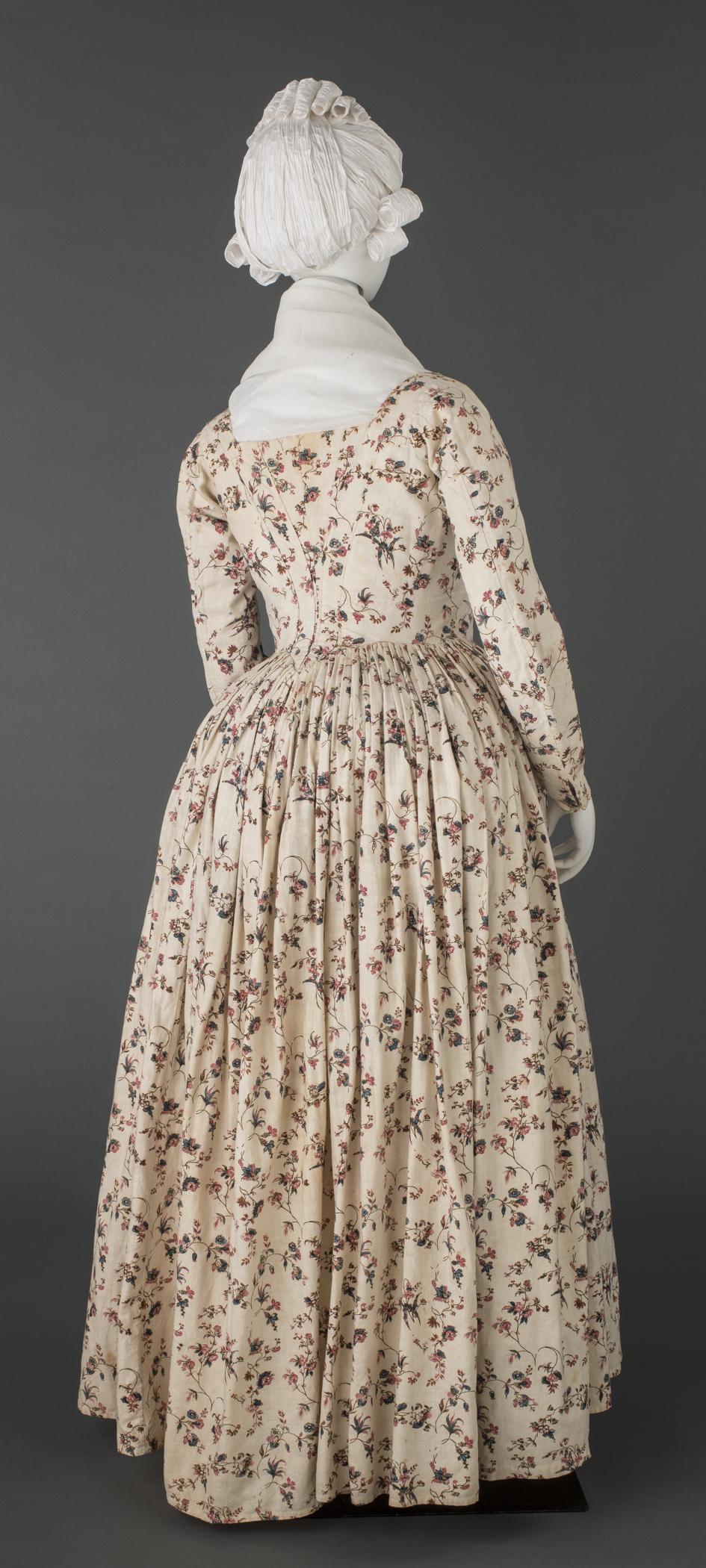 1994.0108 Dress, on mannequin, view 4