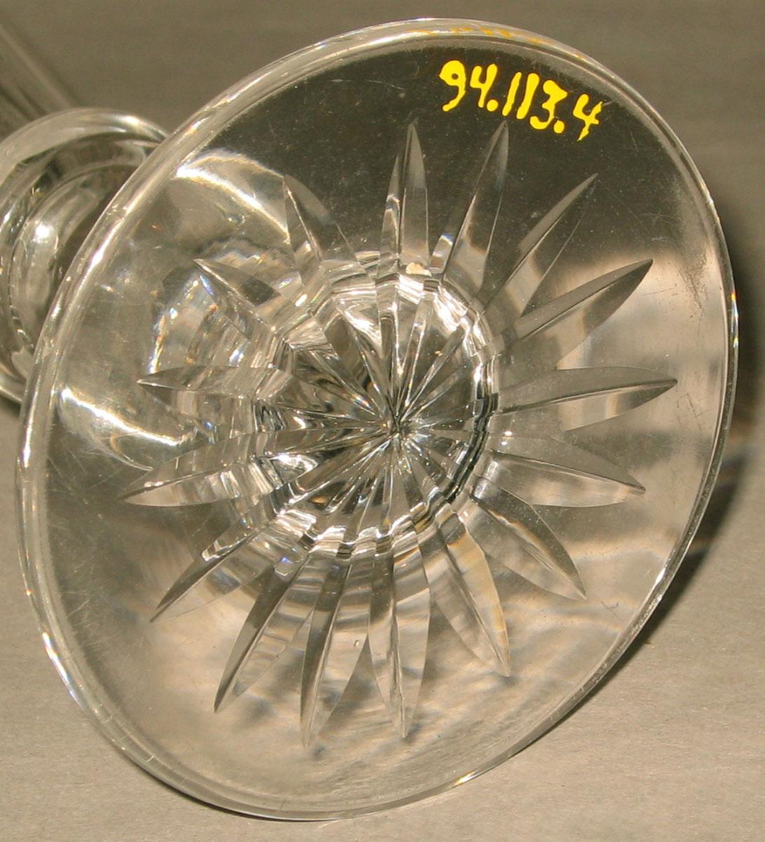 1994.0113.004 Glass champagne glass (underside)