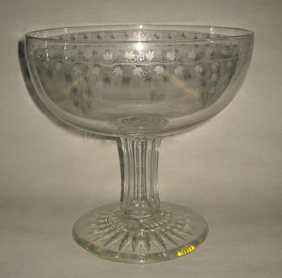 1994.0129 Glass compote