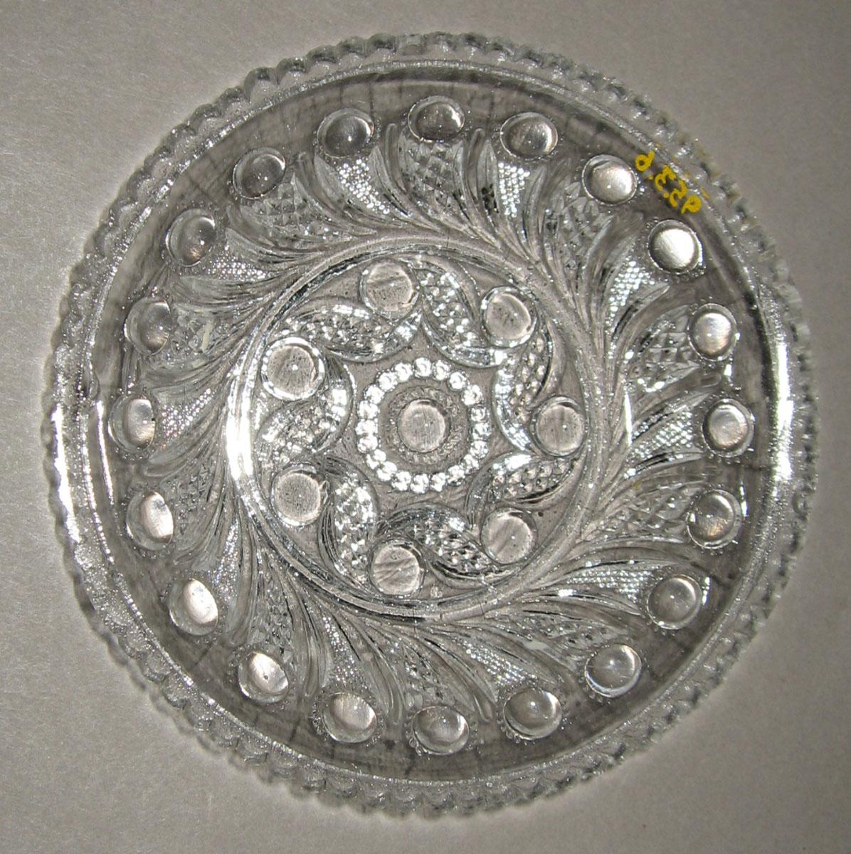 1995.0003.006 Pressed glass dish