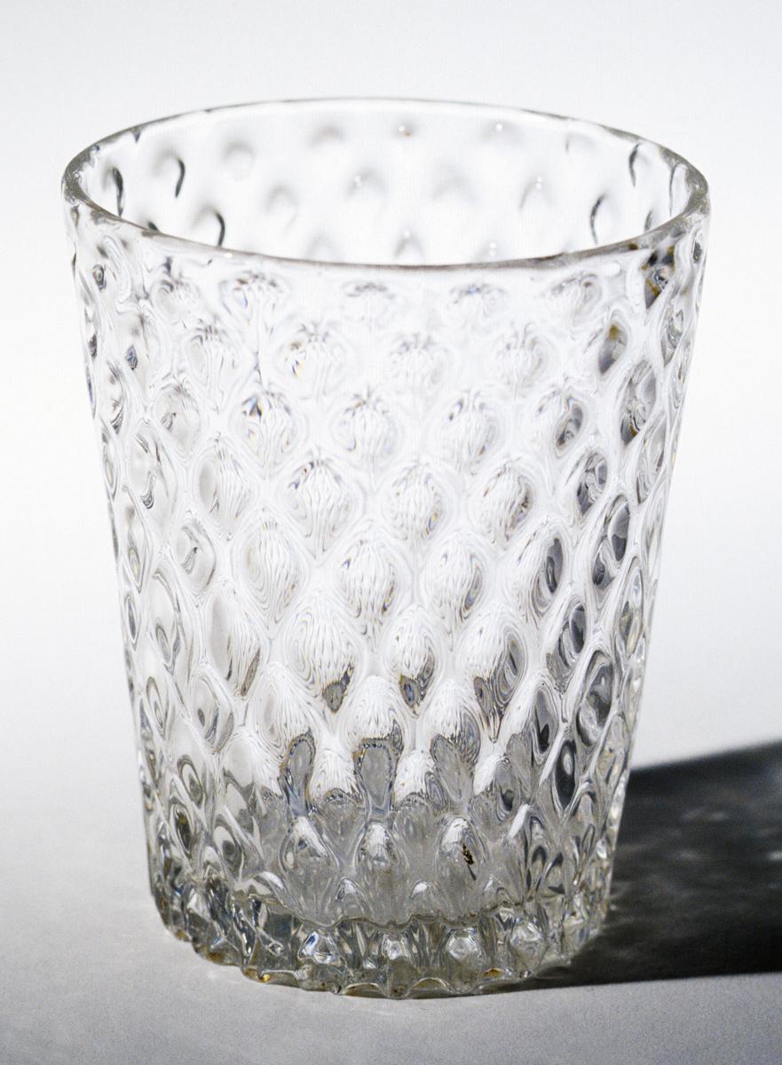 1995.0004 Glass tumbler