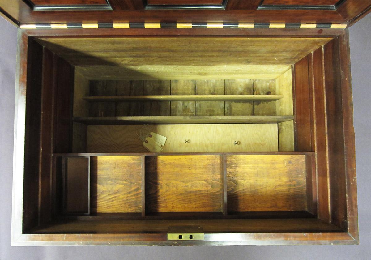 1995.0006.001 Tool box, Overall back bottom