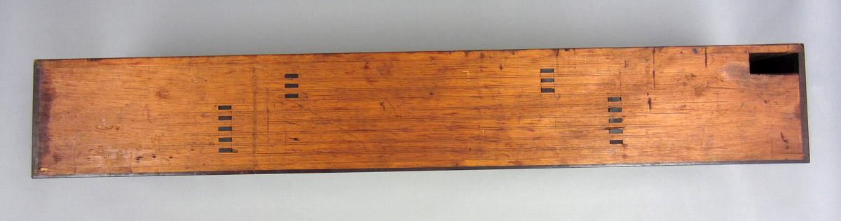 1995.0006.001 Tool box, Front tier 2 dividers drawer underside