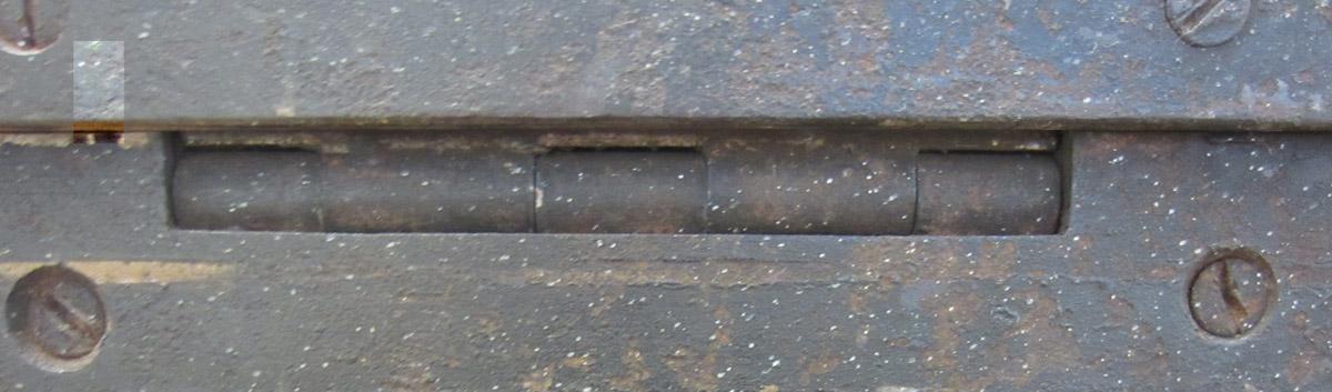 1995.0006.001 Tool box, Hinge exterior