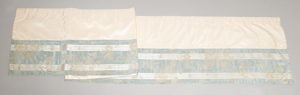 1952.0346.001 E, G Bed hanging, valance