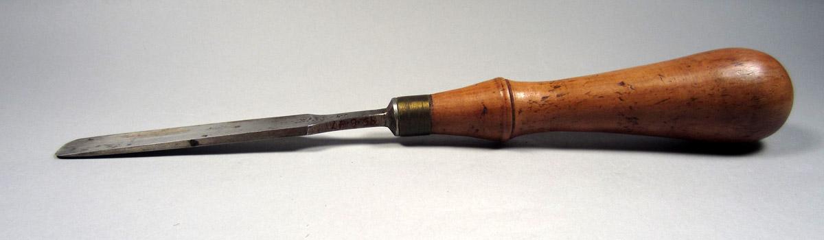 1995.0006.047 Chisel, Side
