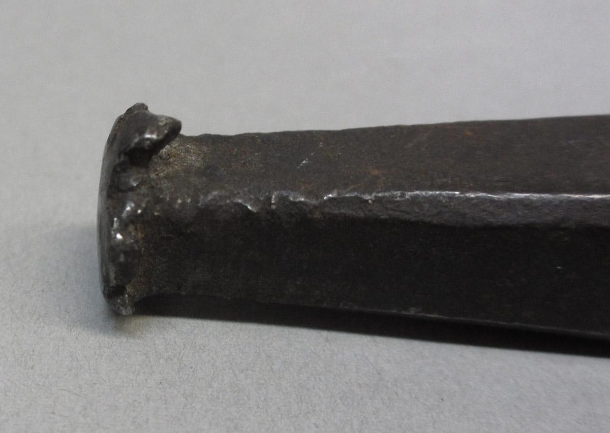 1995.0006.067 Cold chisel, base detail view