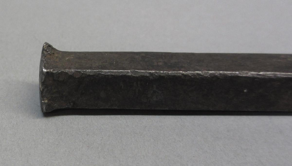 1995.0006.068 Flooring punch chisel, base detail view