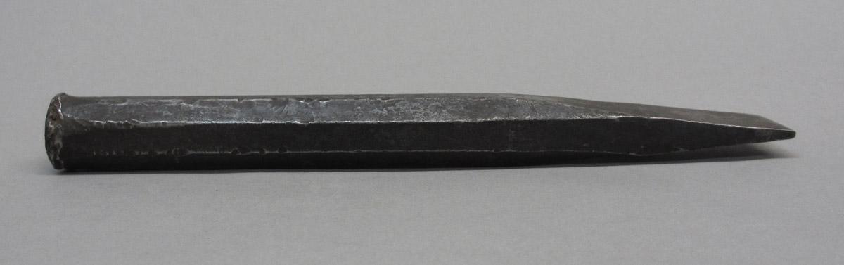 1995.0006.069 Cold chisel, angle view