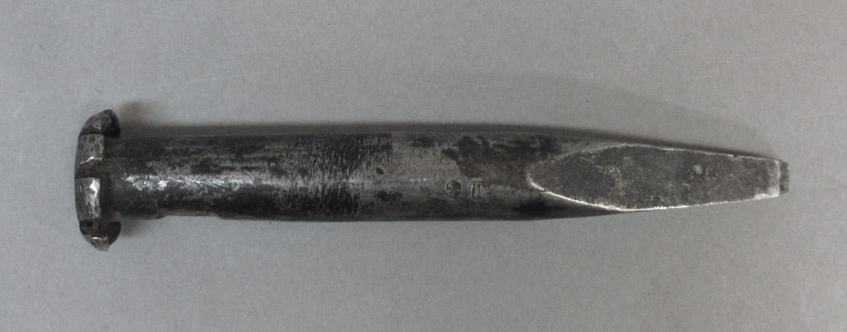 1995.0006.070 Flooring punch chisel, side 2