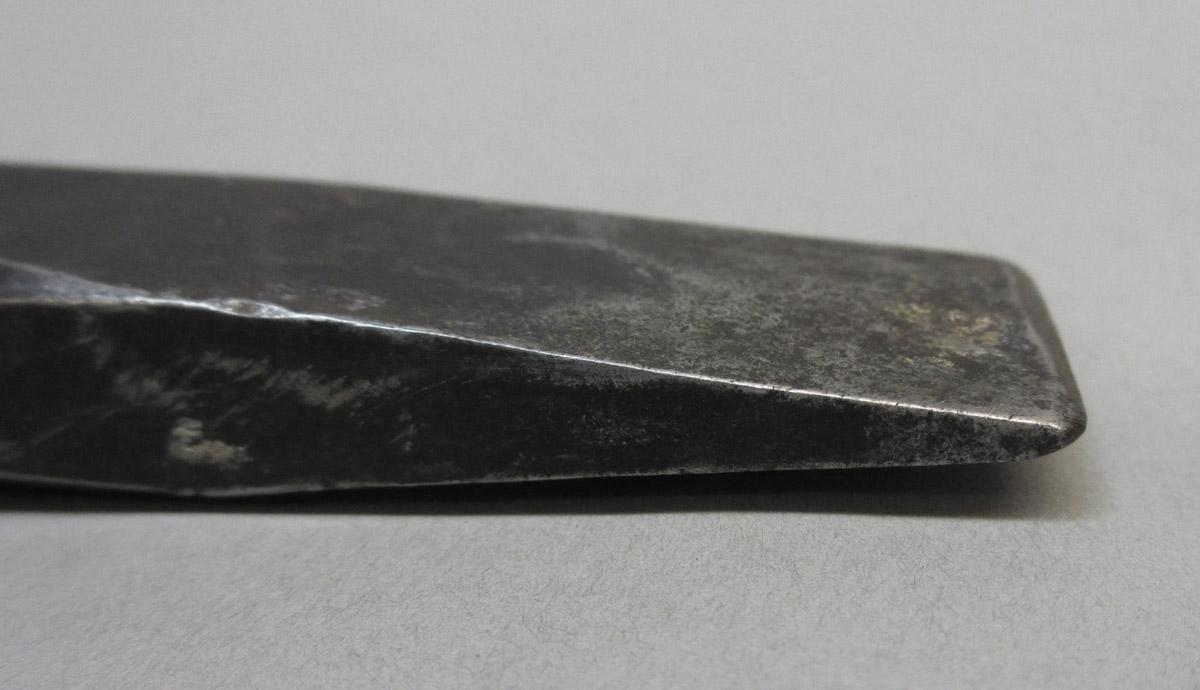 1995.0006.072 Cold chisel, tip detail view