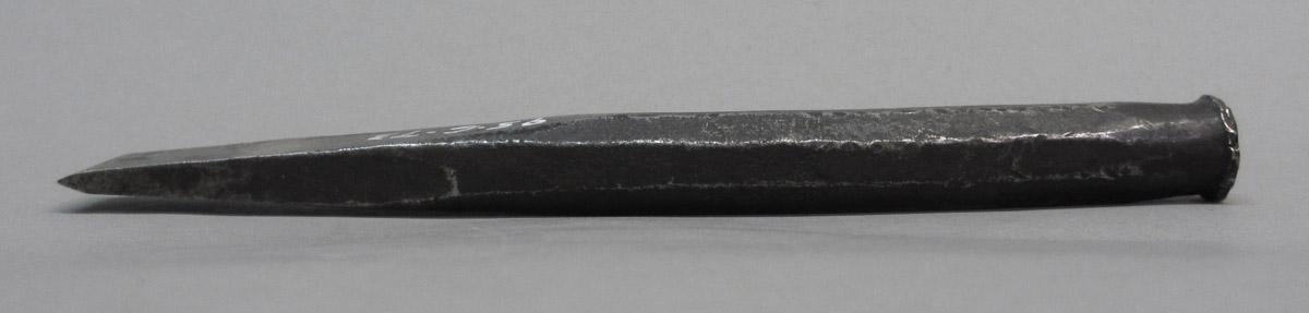 1995.0006.073 Cold chisel, angle view