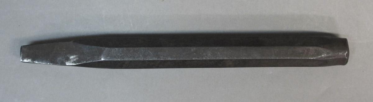 1995.0006.074 Chisel, side 1