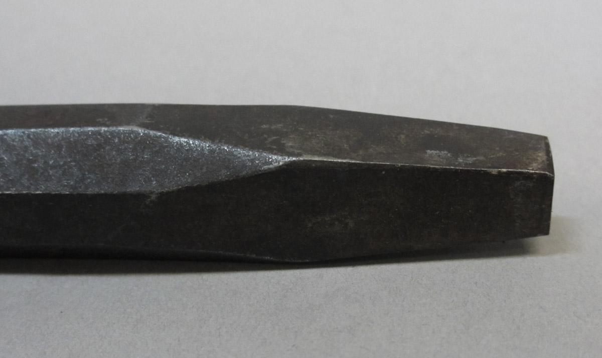 1995.0006.074 Chisel, tip detail view