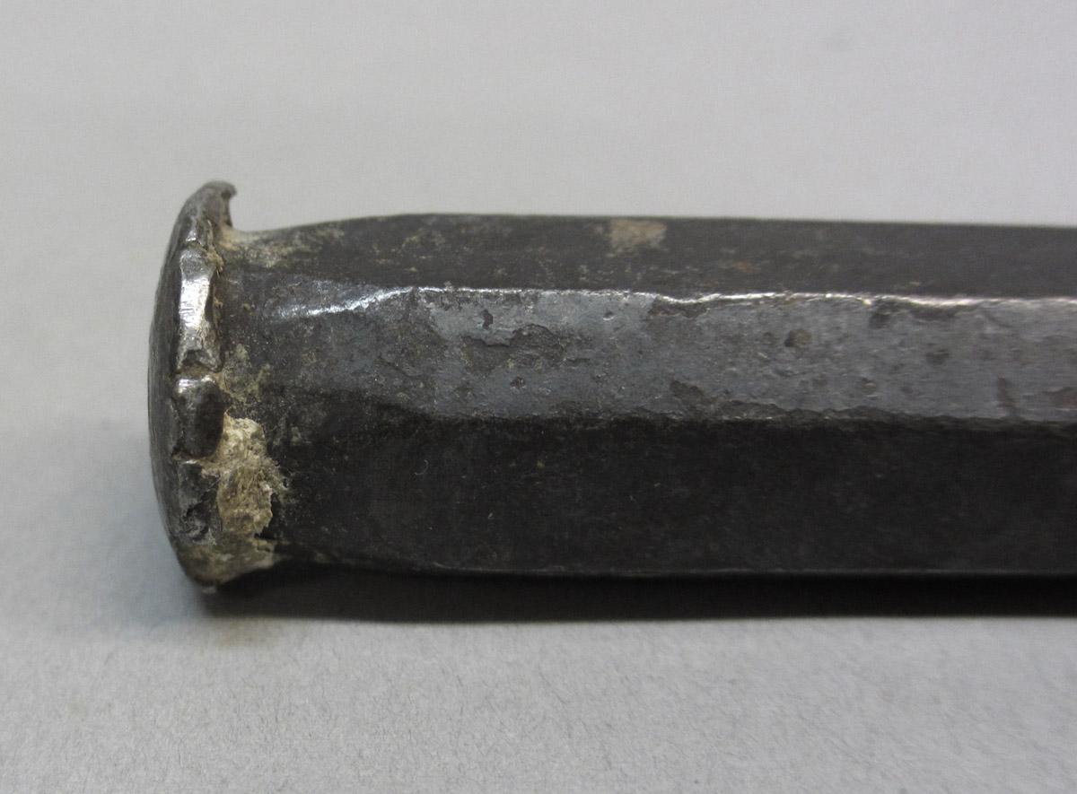 1995.0006.075 Cold chisel, base detail view