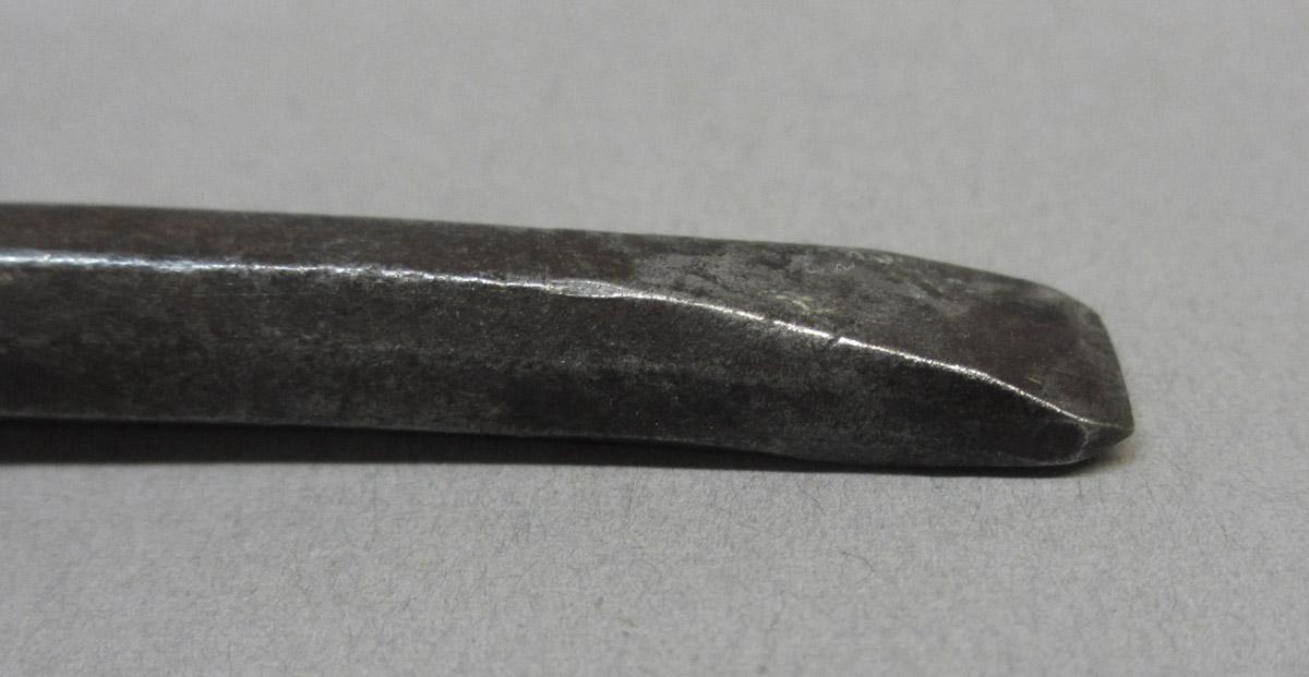 1995.0006.075 Cold chisel, tip detail view