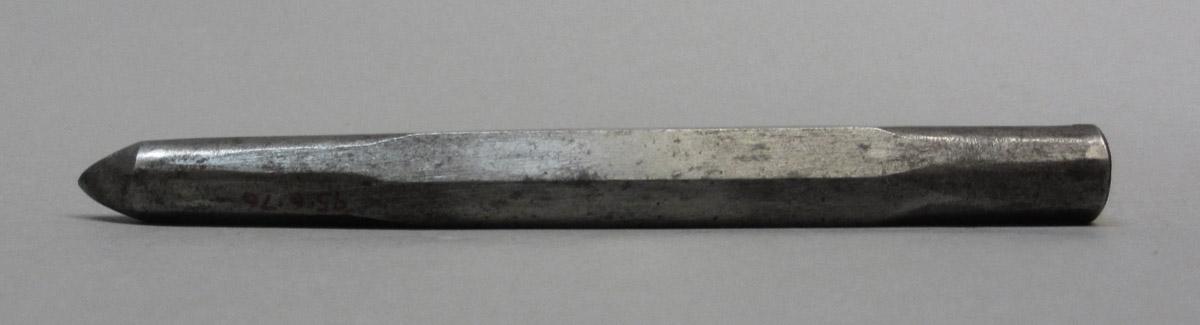 1995.0006.076 Center punch chisel, angle view