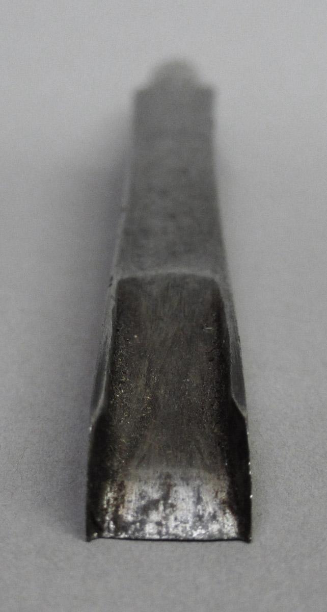 1995.0006.080 Machine mortise chisel, groove detail