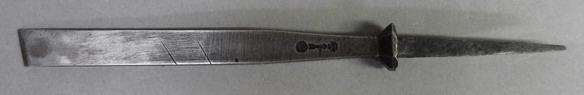 1995.0006.086 Skew carving chisel, side 1