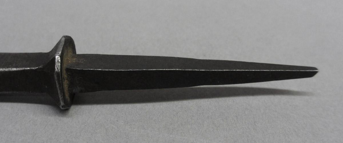1995.0006.086 Skew carving chisel, tang detail