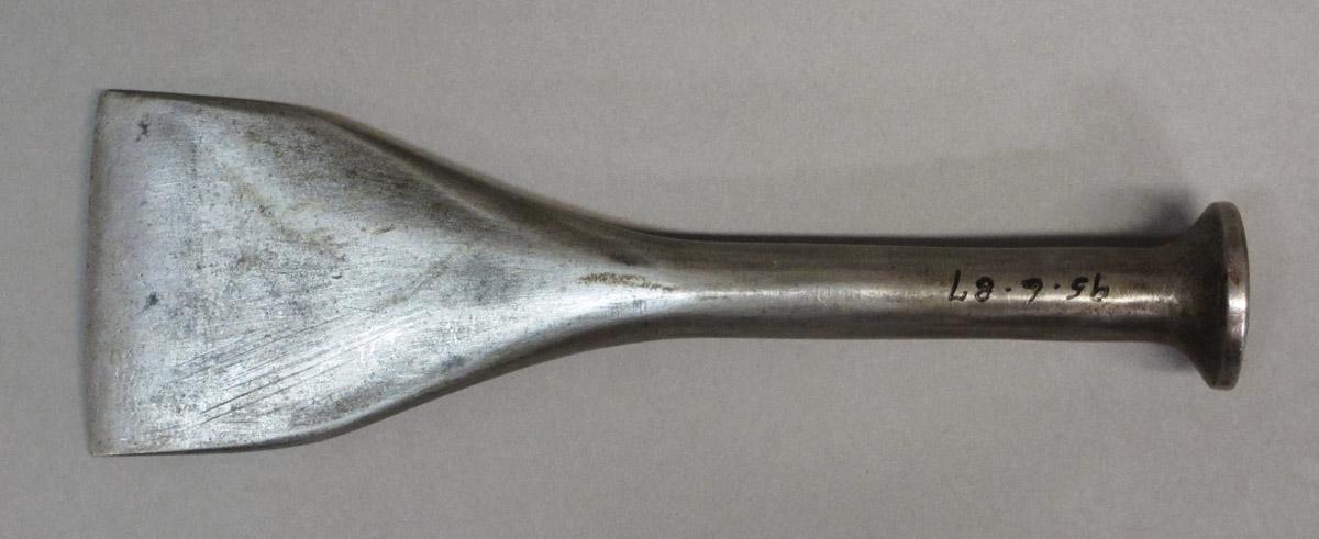 1995.0006.087 Caulking iron, rear view
