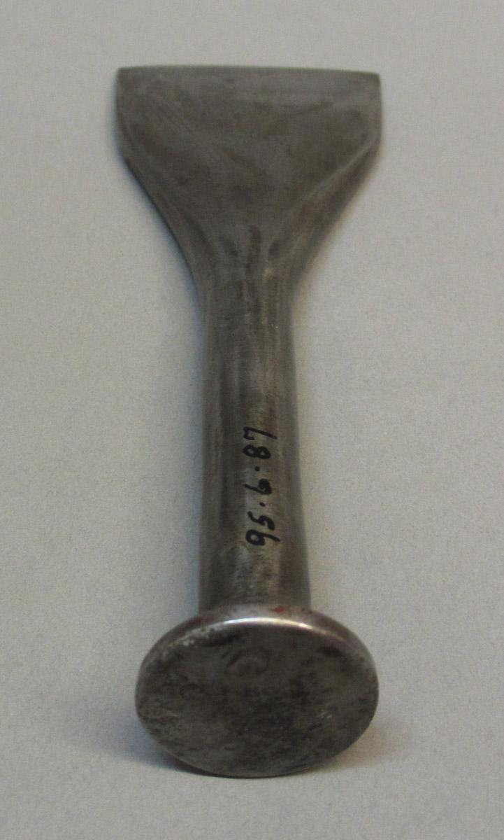 1995.0006.087 Caulking iron, side view