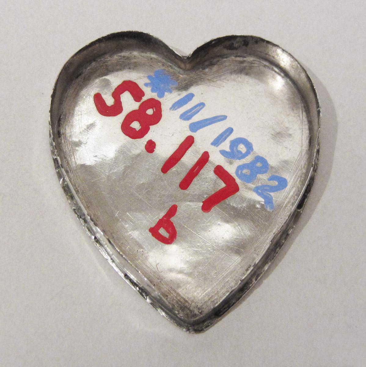1958.0117 B Snuff box, interior