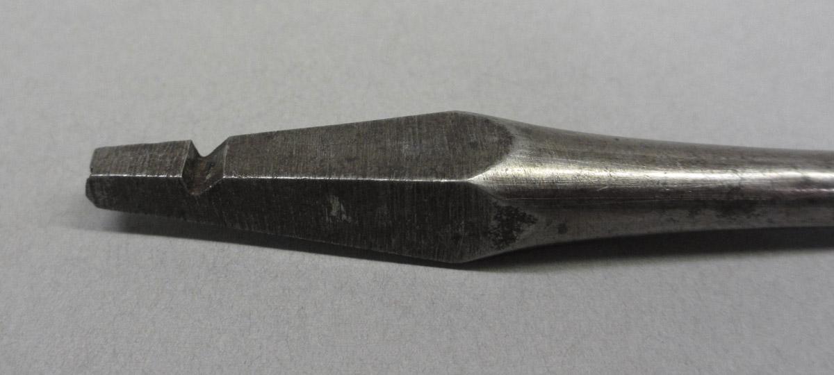 1995.0006.145 Spoon bit, tang detail