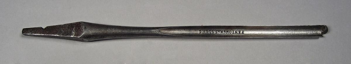 1995.0006.158, Nose bit, side 1
