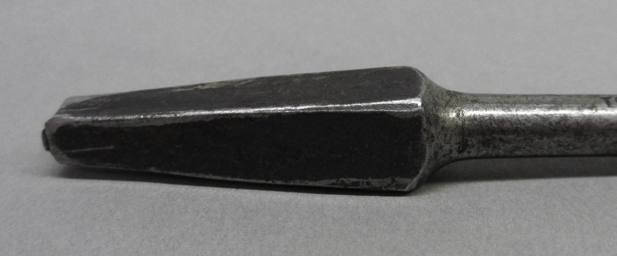1995.0006.180 Single twist auger bit, tang detail
