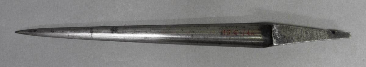 1995.0006.186 Reamer bit, side 1