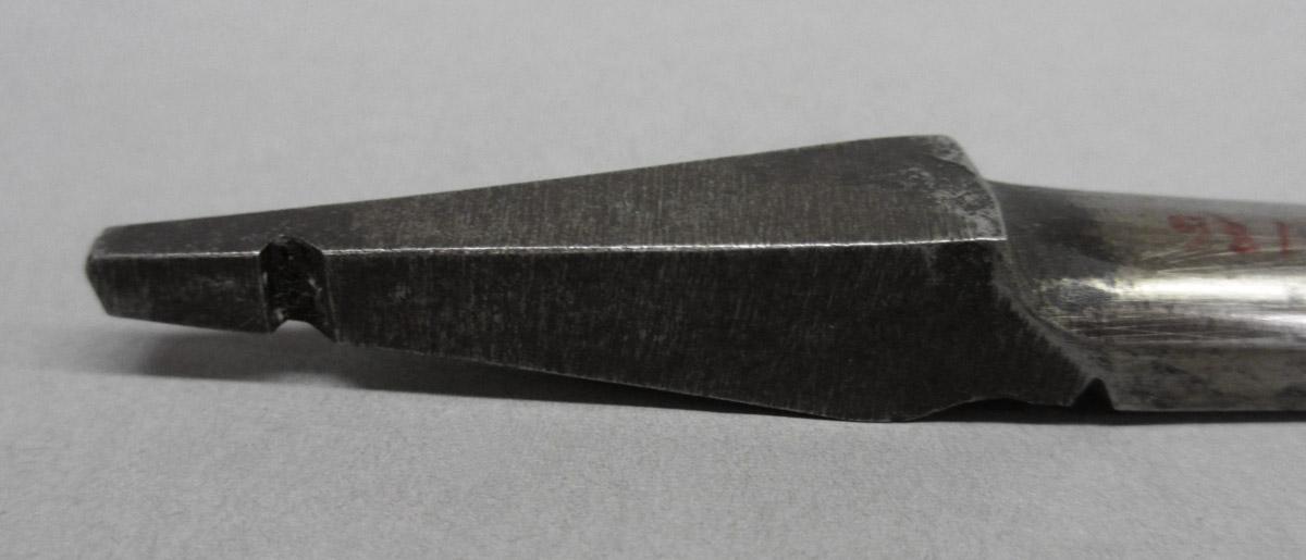 1995.0006.186 Reamer bit, tang detail