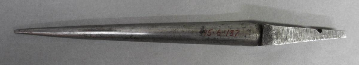 1995.0006.187 Reamer bit, side 1