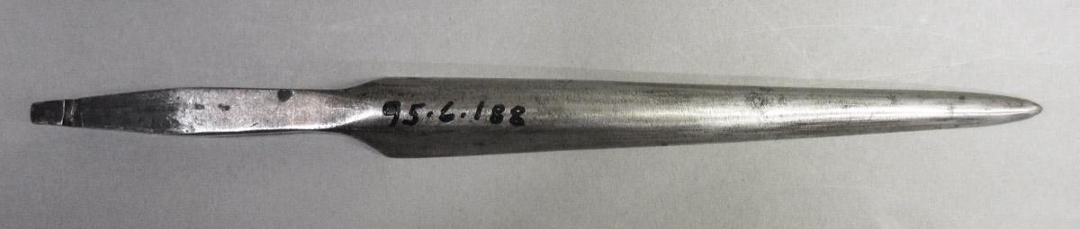 1995.0006.188 Reamer bit, side 1
