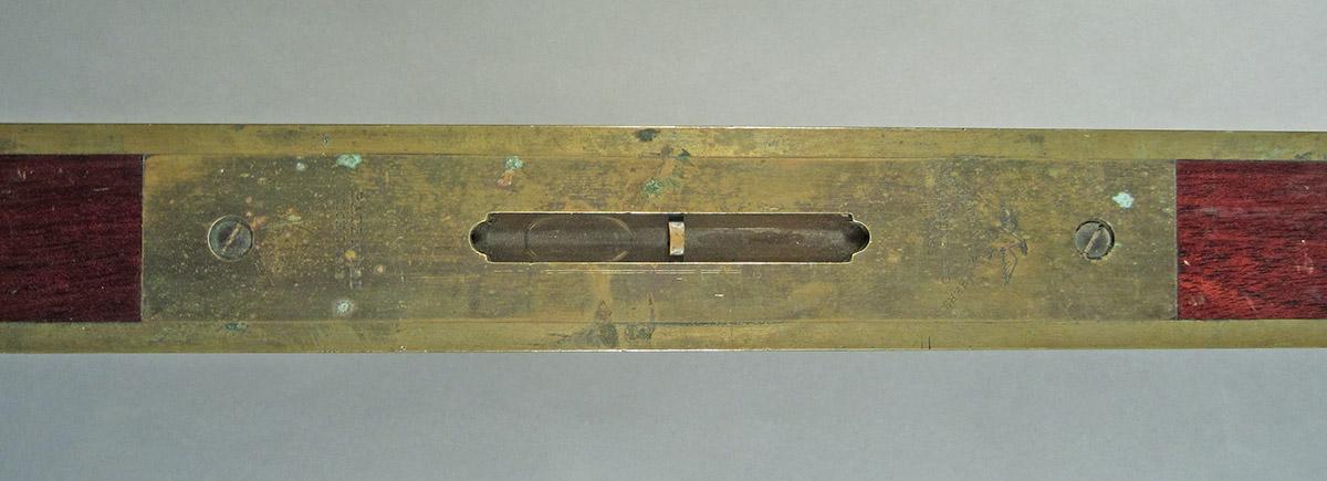 1995.0006.196, Spirit level, top plate