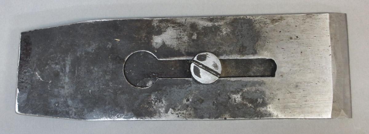 1995.0006.204 Smooth plane, iron bottom view