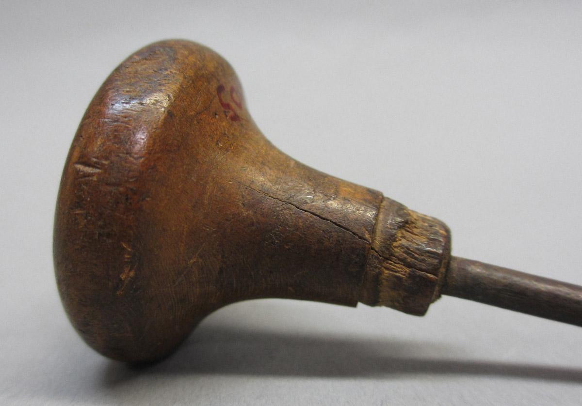 1995.0006.205 Awl, handle detail