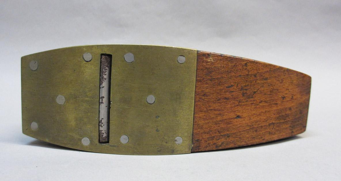1995.0006.213 Compass plane, Bottom