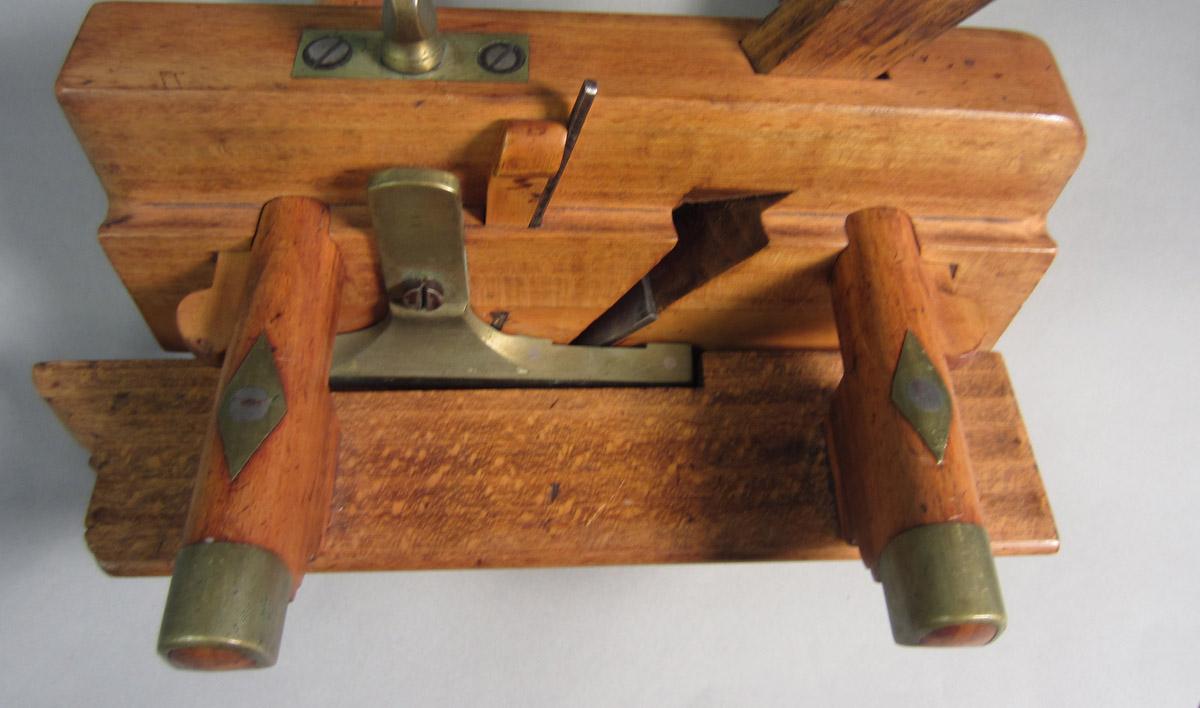 1995.0006.214 A-H Sash plane, Front view