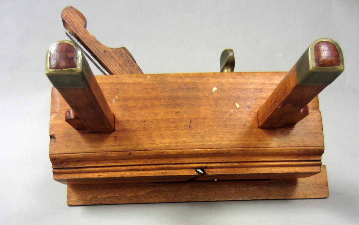 1995.0006.214 A-H Sash plane, Proper right