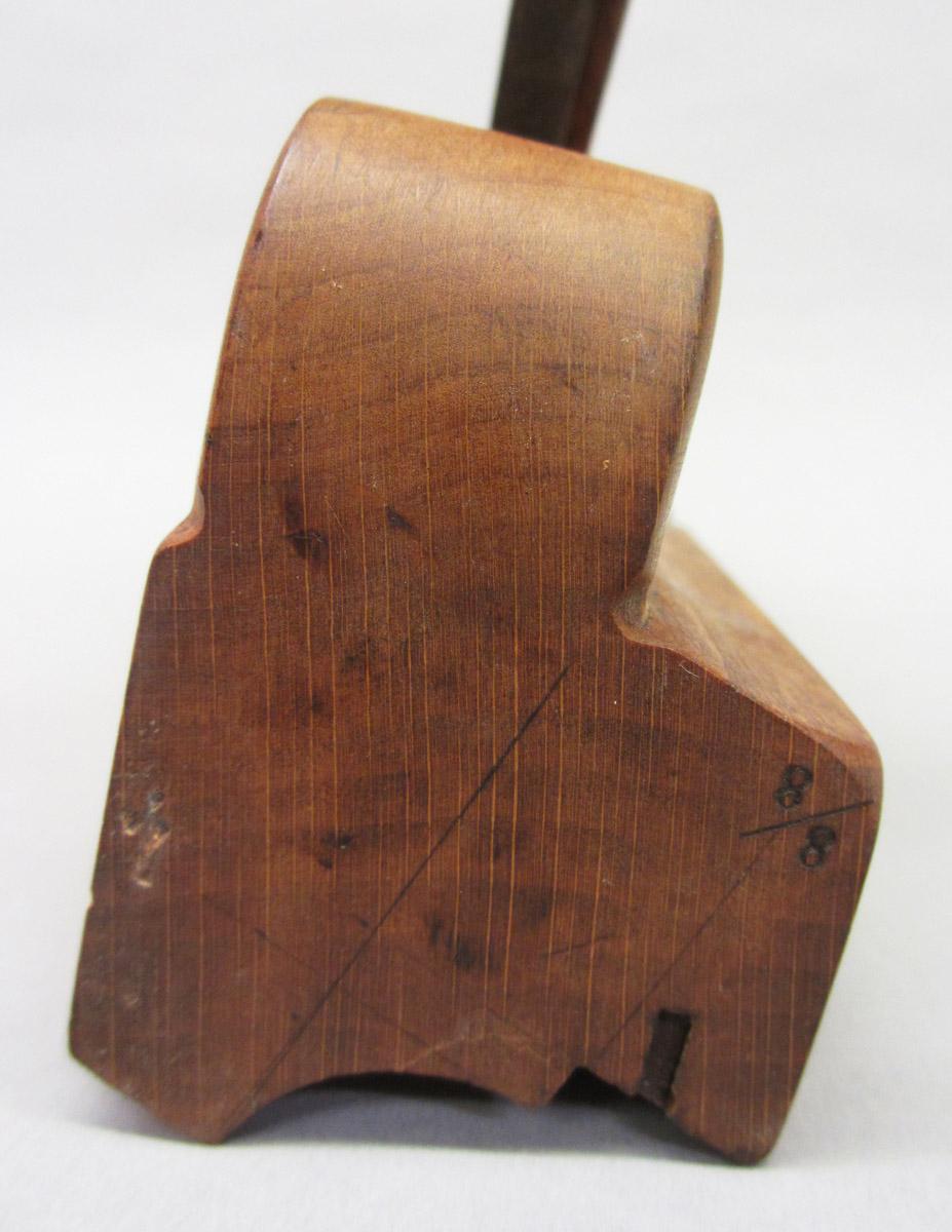 1995.0006.215 Molding plane, heel view