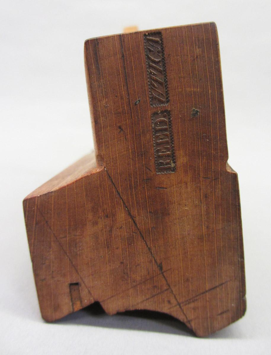 1995.0006.215 Molding plane, toe view