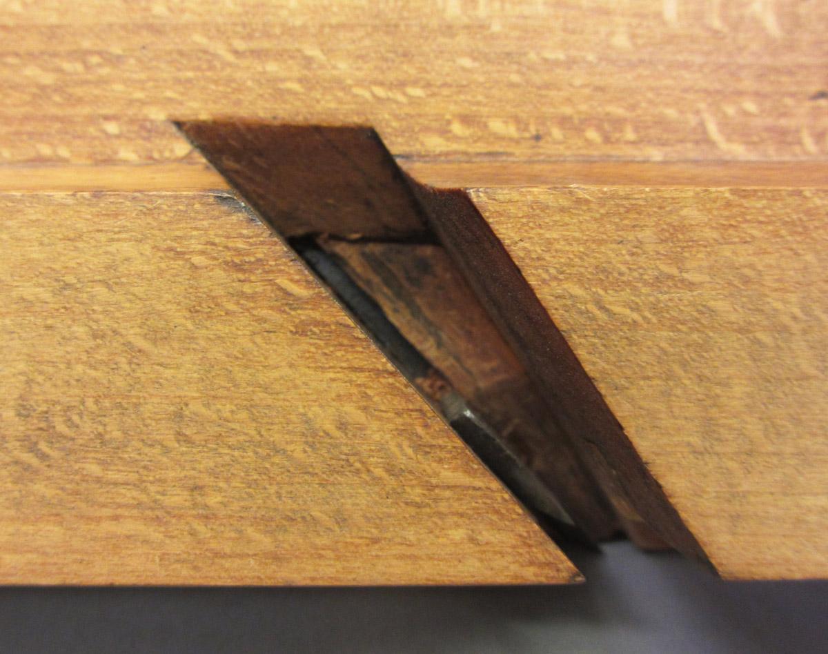 1995.0006.215 Molding plane, throat detail