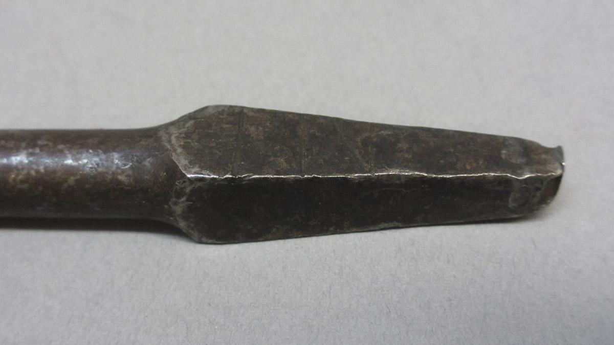 1995.0006.216 Turnscrew bit, tang detail