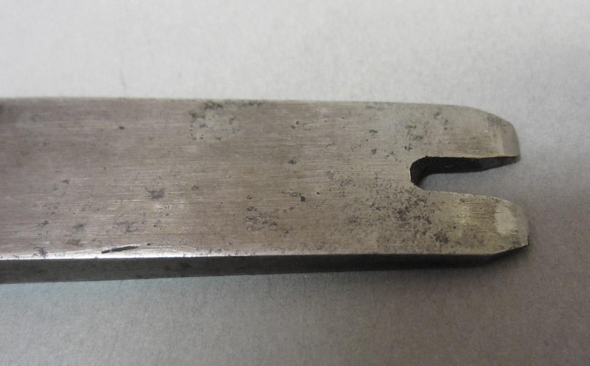 1995.0006.218 Forked screwdriver bit, tip detail